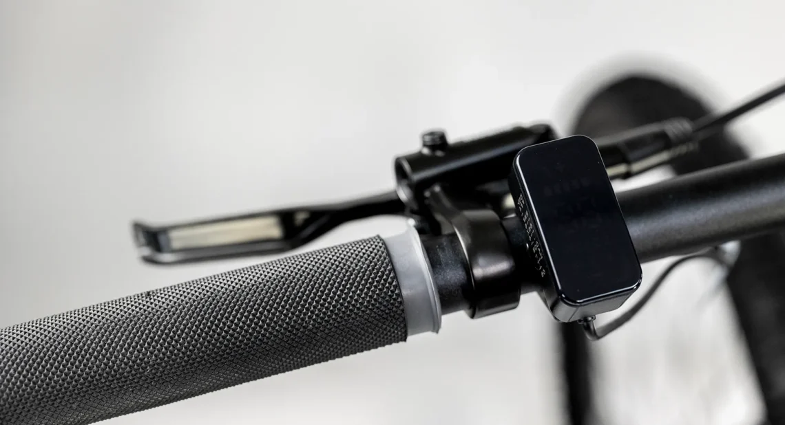 Display Merano per biciclette, progettato per presentare in modo accattivante le specifiche e le caratteristiche dei modelli disponibili.