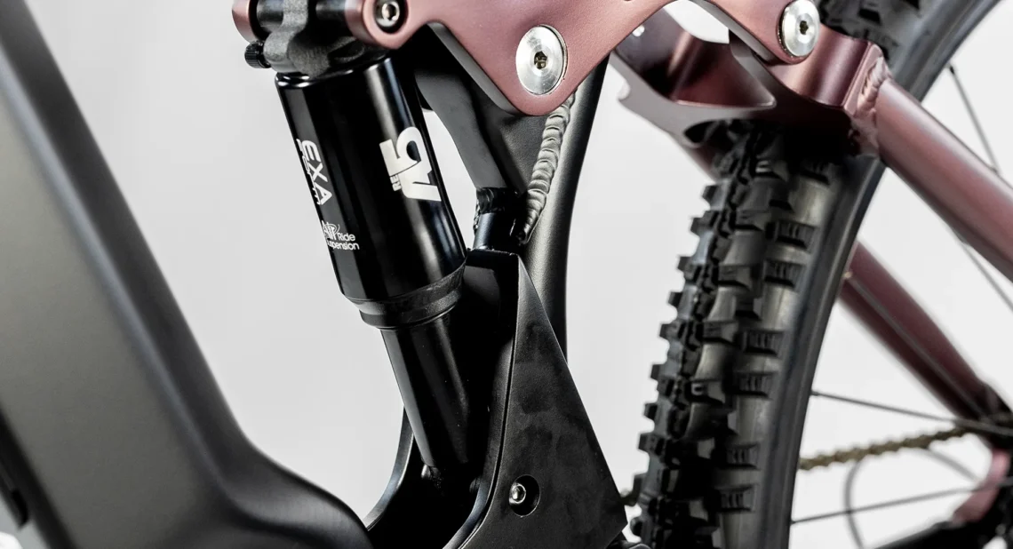 Bicicletta Merano completa, progettata per prestazioni elevate e comfort durante le pedalate, con componenti di alta qualità.