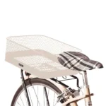 Leggero e resistente grazie al suo design e alla sua lavorazione a rete traforata si puo' montare sia sul portapacchi anteriore
