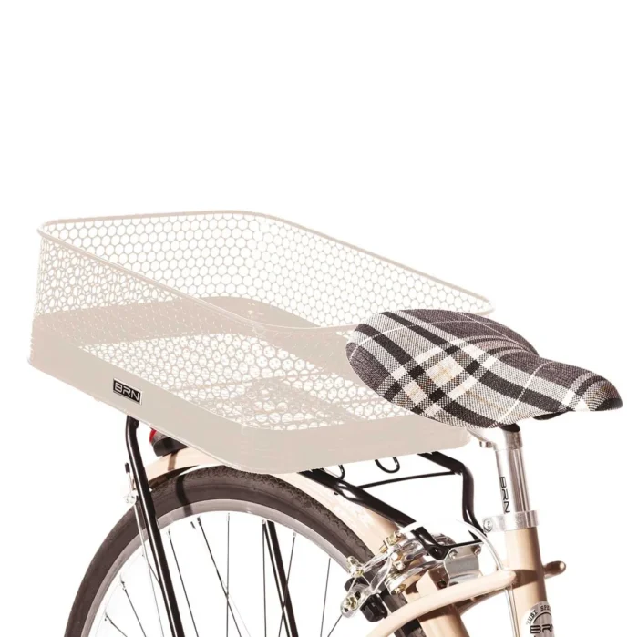 Leggero e resistente grazie al suo design e alla sua lavorazione a rete traforata si puo' montare sia sul portapacchi anteriore