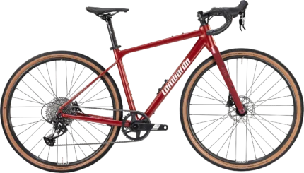 Vista laterale della bicicletta Lombardo Maranello, evidenziando il telaio grigio elegante, le ruote con copertoni marroni e i componenti di alta qualità, progettata per il gravel riding.
