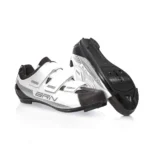 Scarpe BRN 3 Strappi Road sono realizzate con tessuto in maglia di Nylon traspirante con 3 strappi in velcro