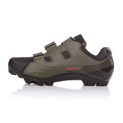 Scarpe BRN 3 Strappi MTB VERDI sono realizzate con tessuto in maglia di Nylon traspirante con 3 strappi in velcro
